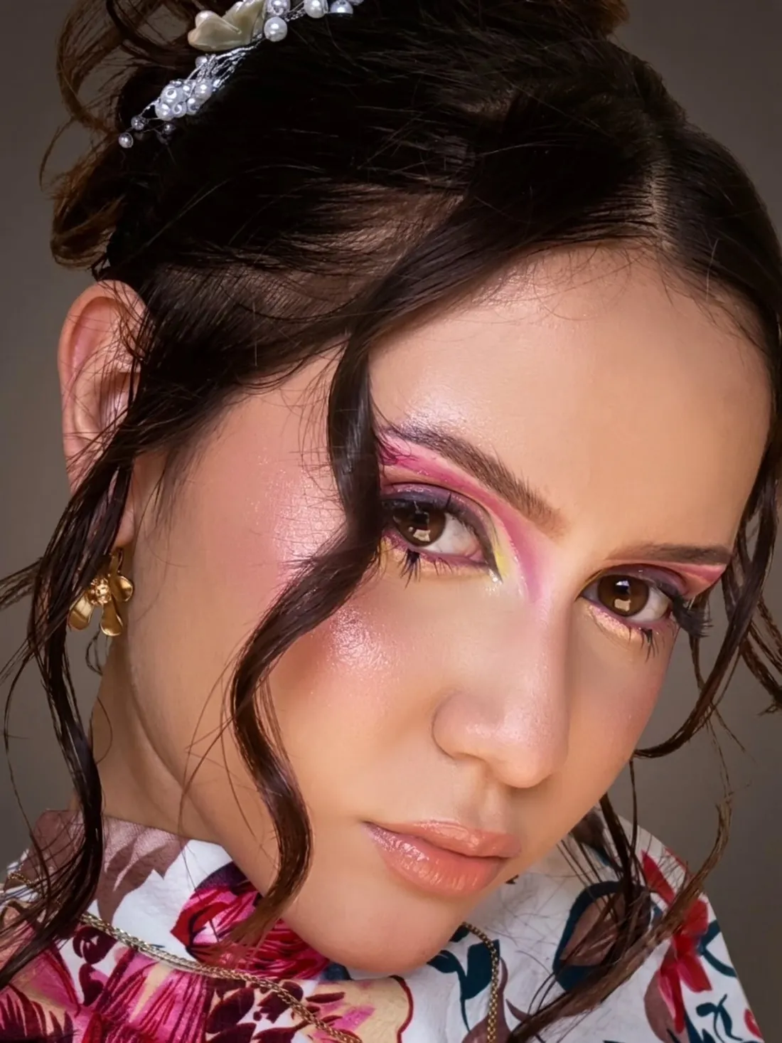 Trabajo de maquillaje y peinado del portafolio de Daima